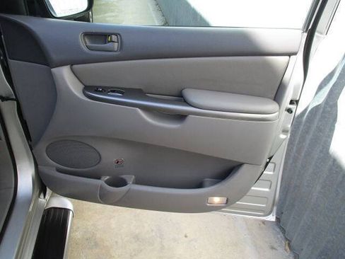 Used 2010 Toyota Sienna LE FWD image 17