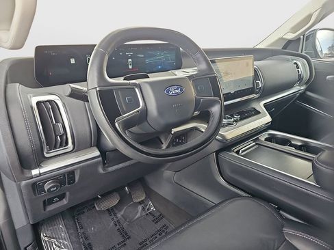 Used 2025 Ford Expedition Max Platinum w/ Driver's Package image 9