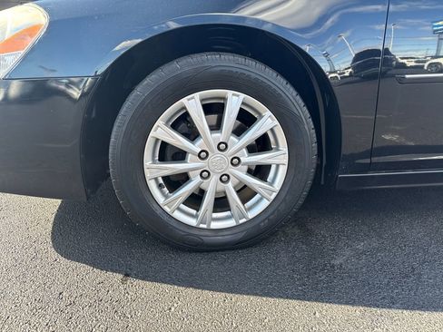 Used 2010 Buick Lucerne CXL image 31