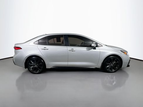 Used 2025 Toyota Corolla SE FWD image 3