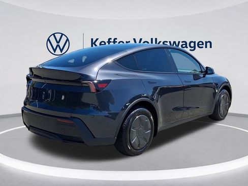 Used 2026 Tesla Model Y AWD image 6