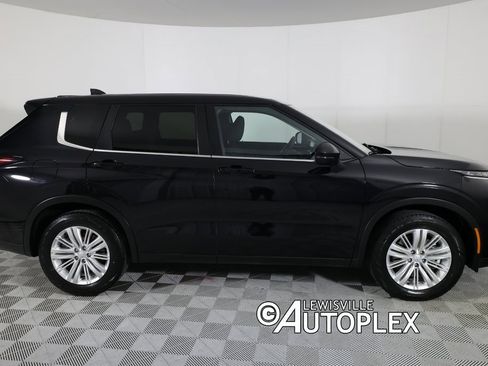 Used 2024 Mitsubishi Outlander ES image 4