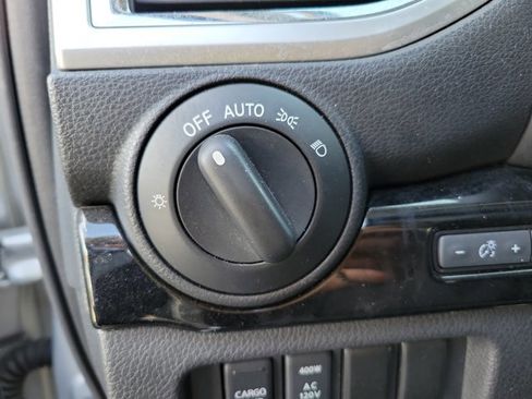 Used 2020 Nissan Titan SV w/ SV Convenience Package image 25