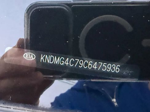 Used 2012 Kia Sedona LX image 41