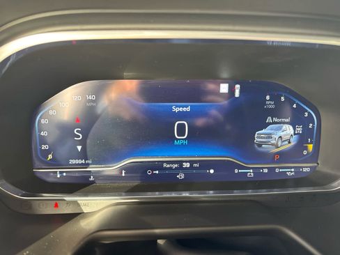 Used 2022 Chevrolet Suburban RST image 13