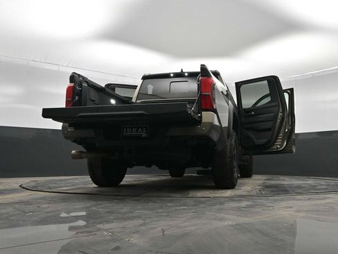 Used 2024 Toyota Tacoma TRD Off-Road image 44