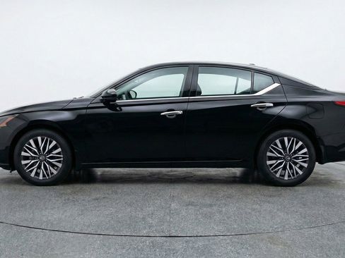 Used 2025 Nissan Altima 2.5 SV FWD image 5