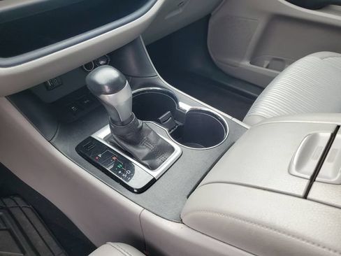 Used 2016 Toyota Highlander Plus FWD image 20