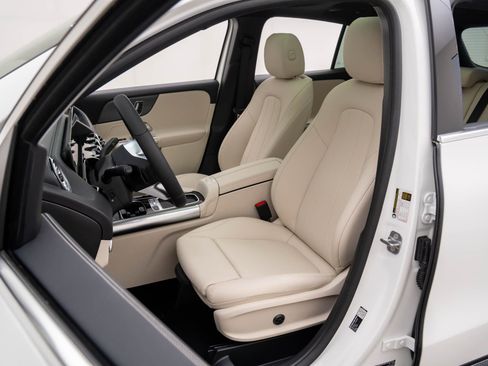 New 2026 Mercedes-Benz GLA 250 GLA 250 image 16