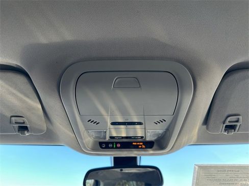 Used 2021 Buick Enclave Essence image 27