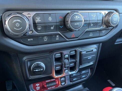New 2026 Jeep Gladiator Rubicon w/ Steel Power Dome Hood Package AWD/4WD image 42