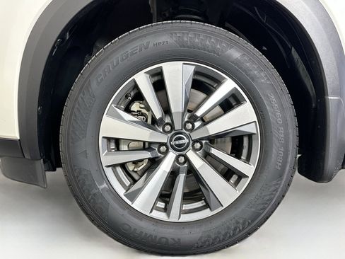 Used 2024 Nissan Pathfinder SL image 10