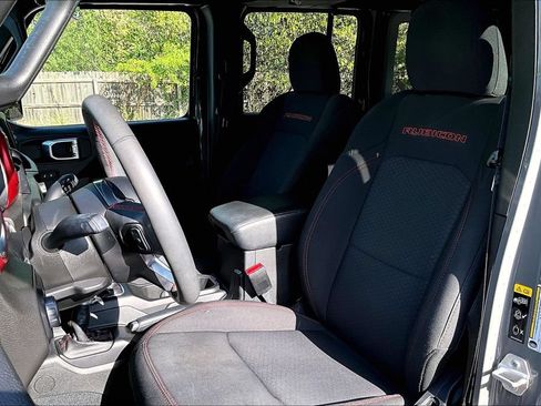Used 2023 Jeep Wrangler Unlimited Rubicon w/ Cold Weather Group AWD/4WD image 34