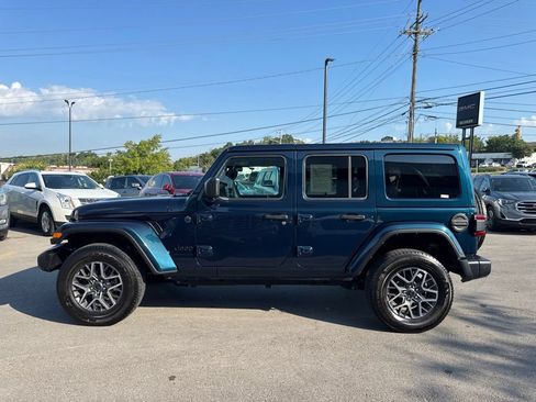 Used 2025 Jeep Wrangler Unlimited Sahara AWD/4WD image 4