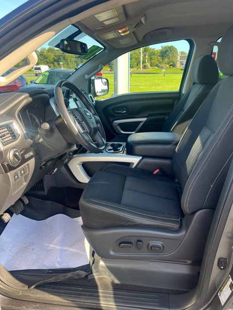 Used 2017 Nissan Titan SV AWD/4WD image 23