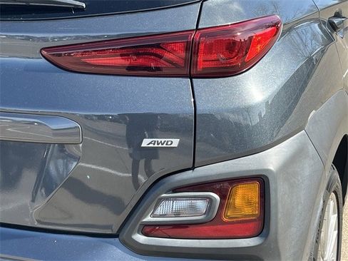 Used 2018 Hyundai Kona SEL image 7