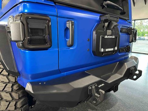 Used 2022 Jeep Wrangler Unlimited Rubicon w/ Xtreme Recon 35" Tire Package image 11