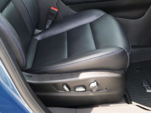 Used 2025 Cadillac XT4 Sport w/ Technology Package image 23