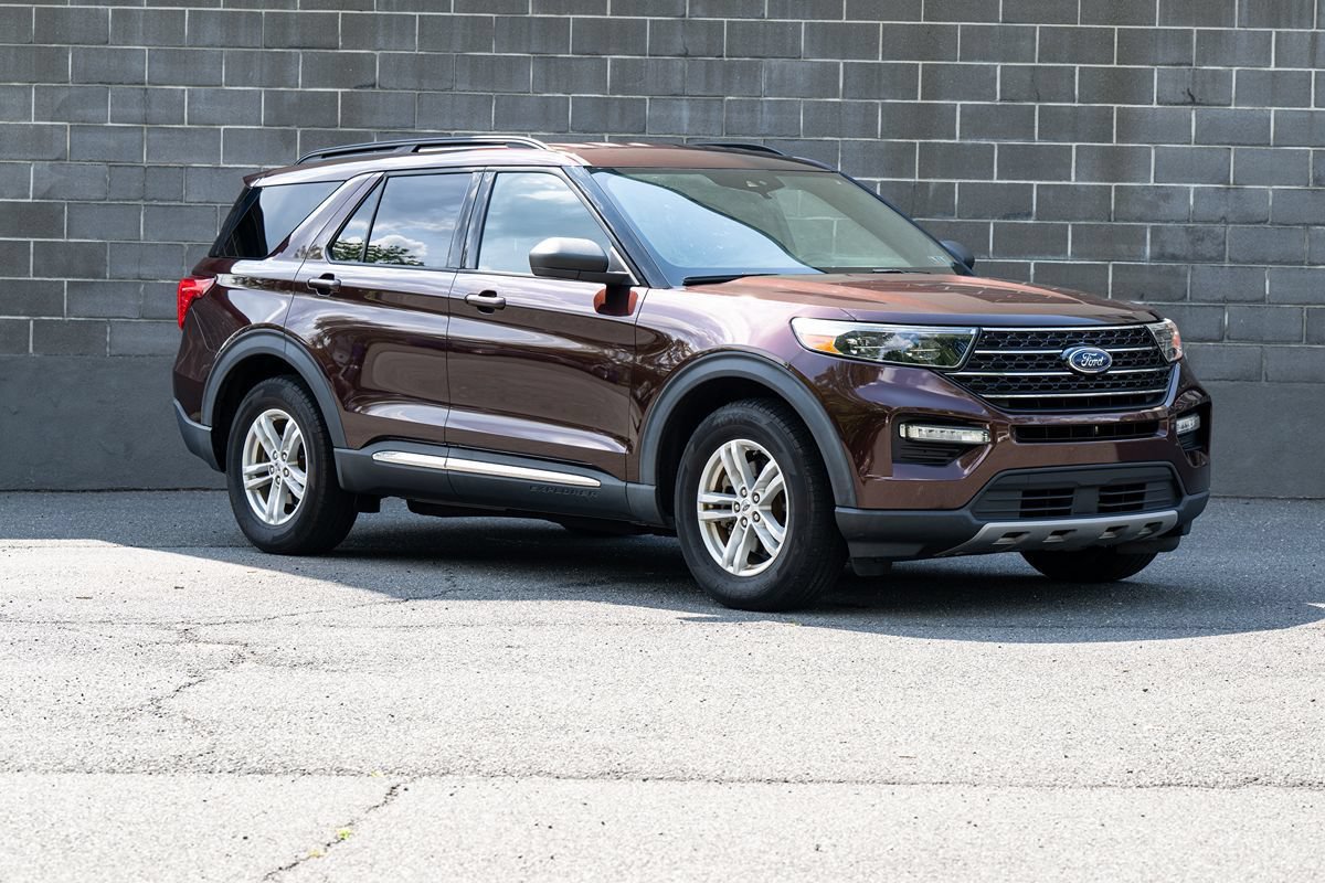 Used 2020 Ford Explorer XLT w/ Equipment Group 202A AWD/4WD image 2