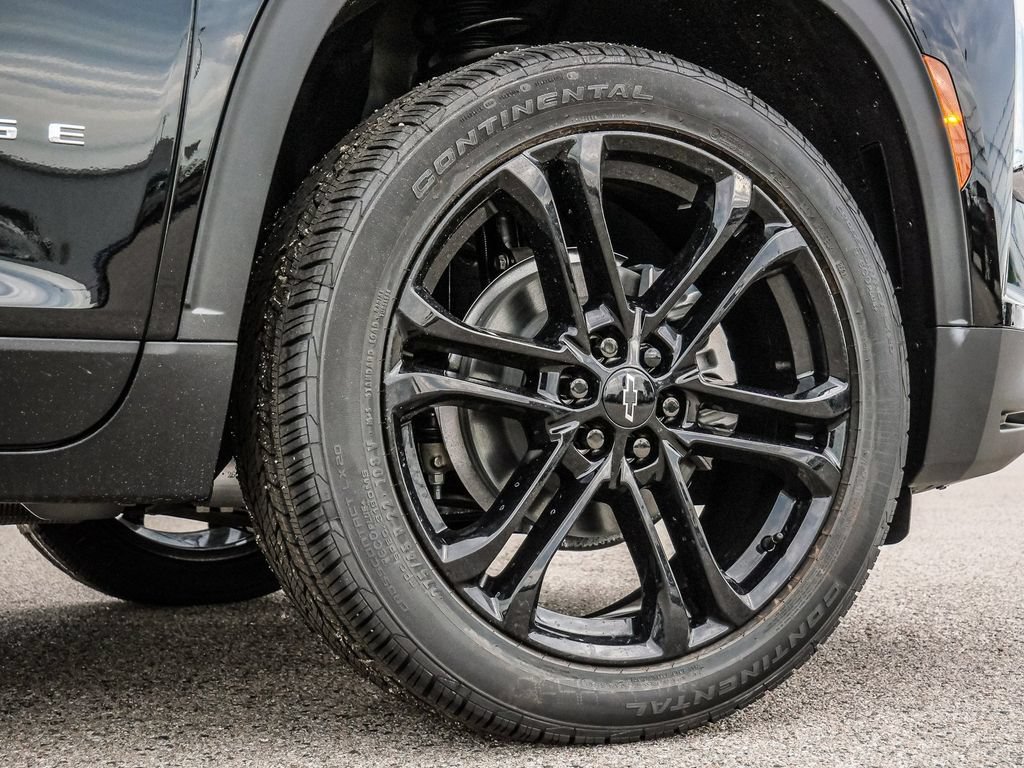 New 2027 Chevrolet Traverse LT w/ Driver Confidence Package FWD image 9