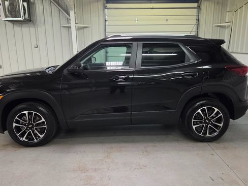Used 2025 Chevrolet TrailBlazer LT AWD/4WD image 3
