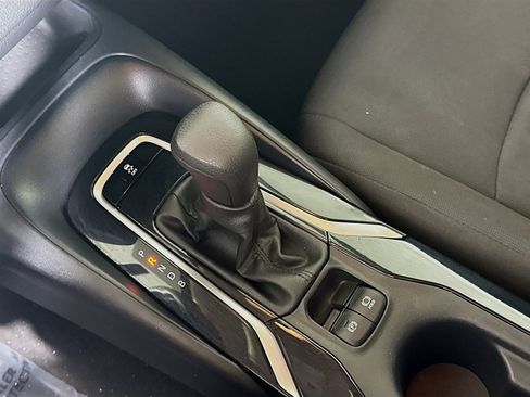 Used 2022 Toyota Corolla LE image 20