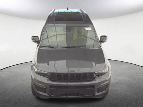 Used 2025 Jeep Grand Cherokee L Limited w/ Black Appearance Package AWD/4WD image 2