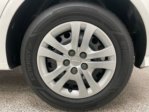 Used 2017 Chevrolet Sonic LT image 23