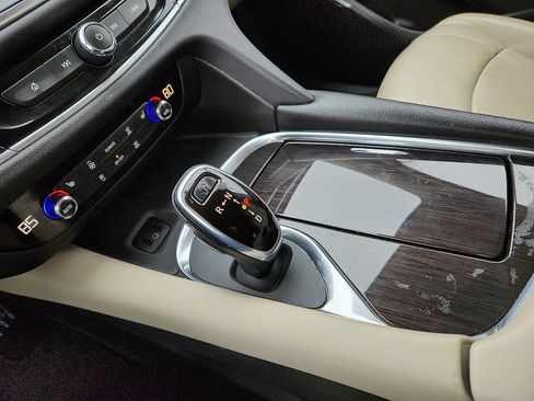 Used 2018 Buick Enclave Essence image 20