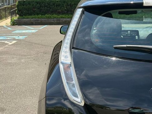 Used 2016 Nissan Leaf SV w/ Premium Package FWD image 17