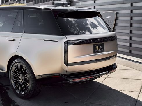 Used 2026 Land Rover Range Rover Long Wheelbase SE image 9