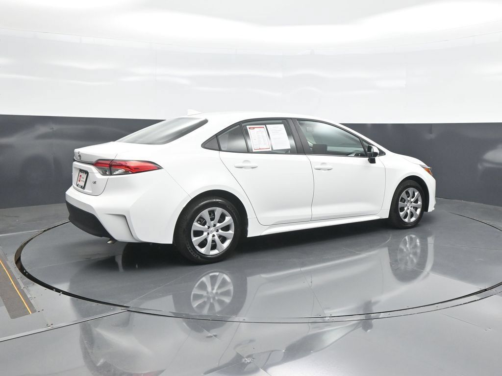 Used 2026 Toyota Corolla LE FWD image 7