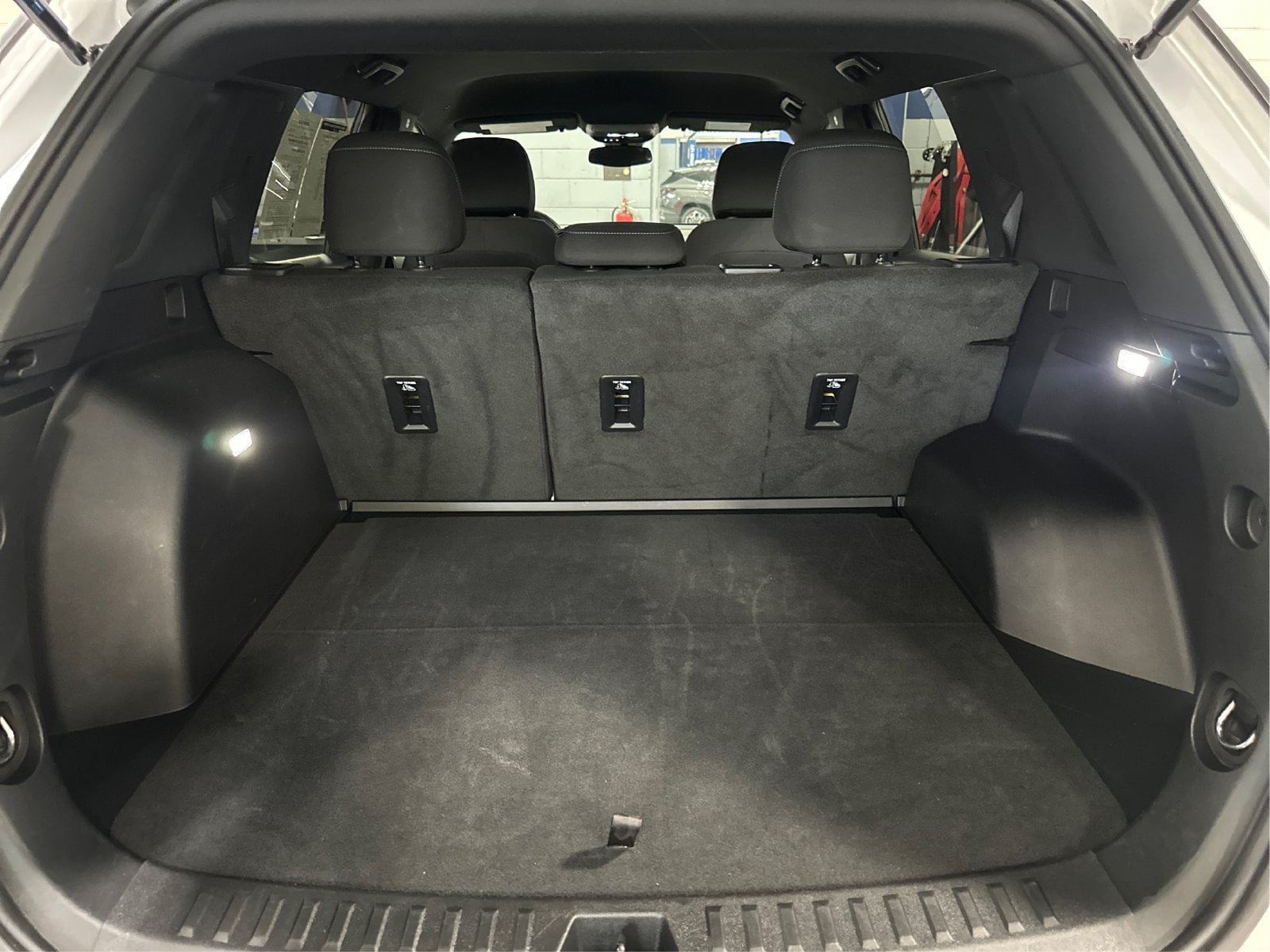 Used 2026 Chevrolet Equinox LT AWD/4WD image 12