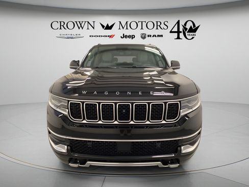 Certified 2024 Jeep Wagoneer L Series III w/ Premium Group I AWD/4WD image 2