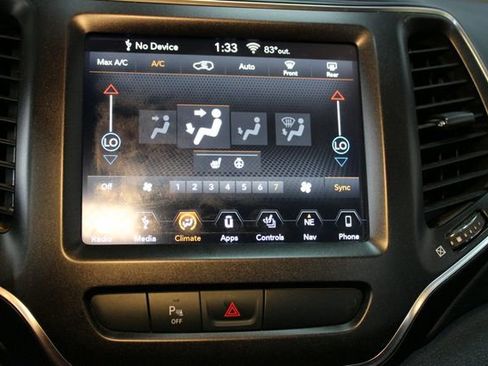 Used 2019 Jeep Cherokee Trailhawk w/ Comfort & Convenience Group AWD/4WD image 27