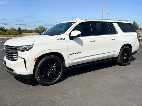 Used 2024 Chevrolet Suburban High Country image 17