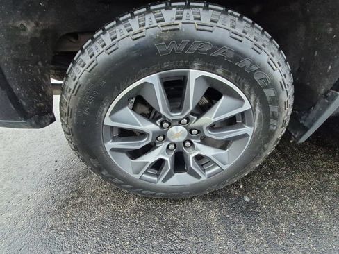 Used 2023 Chevrolet Silverado 1500 LT AWD/4WD image 9