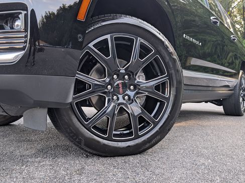 Used 2025 GMC Yukon XL Denali w/ Sun & Power Step Package RWD image 40