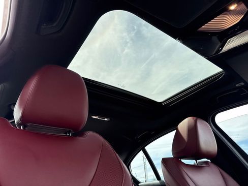 Used 2023 BMW 330i Sedan w/ Premium Package image 35