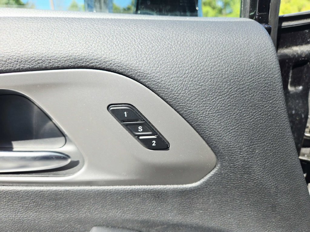 Used 2025 Chrysler Pacifica Select FWD image 35