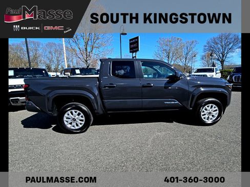 Used 2025 Toyota Tacoma SR5 AWD/4WD image 7