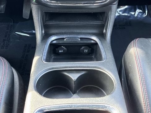 Used 2019 Dodge Grand Caravan GT image 12