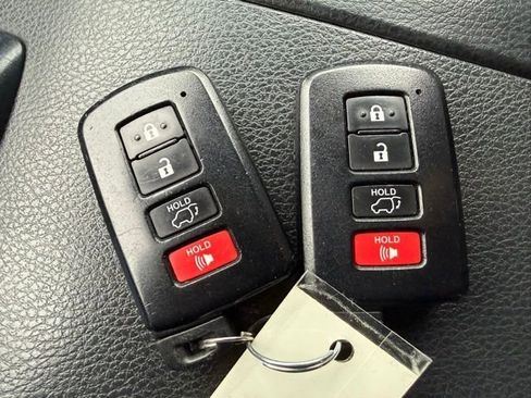 Used 2018 Toyota Highlander XLE AWD/4WD image 41
