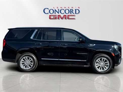 Used 2021 GMC Yukon SLT w/ SLT Luxury Plus Package image 3