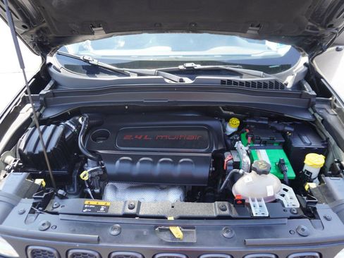 Used 2017 Jeep Renegade Trailhawk image 39