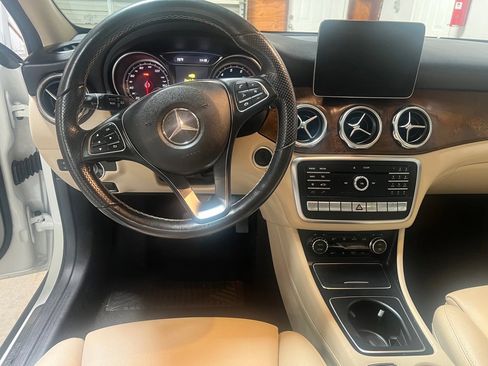 Used 2019 Mercedes-Benz GLA 250 4MATIC image 20
