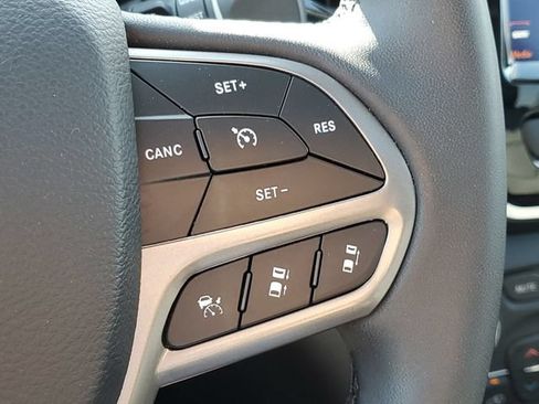 Used 2022 Jeep Cherokee Limited w/ Elite Package AWD/4WD image 13