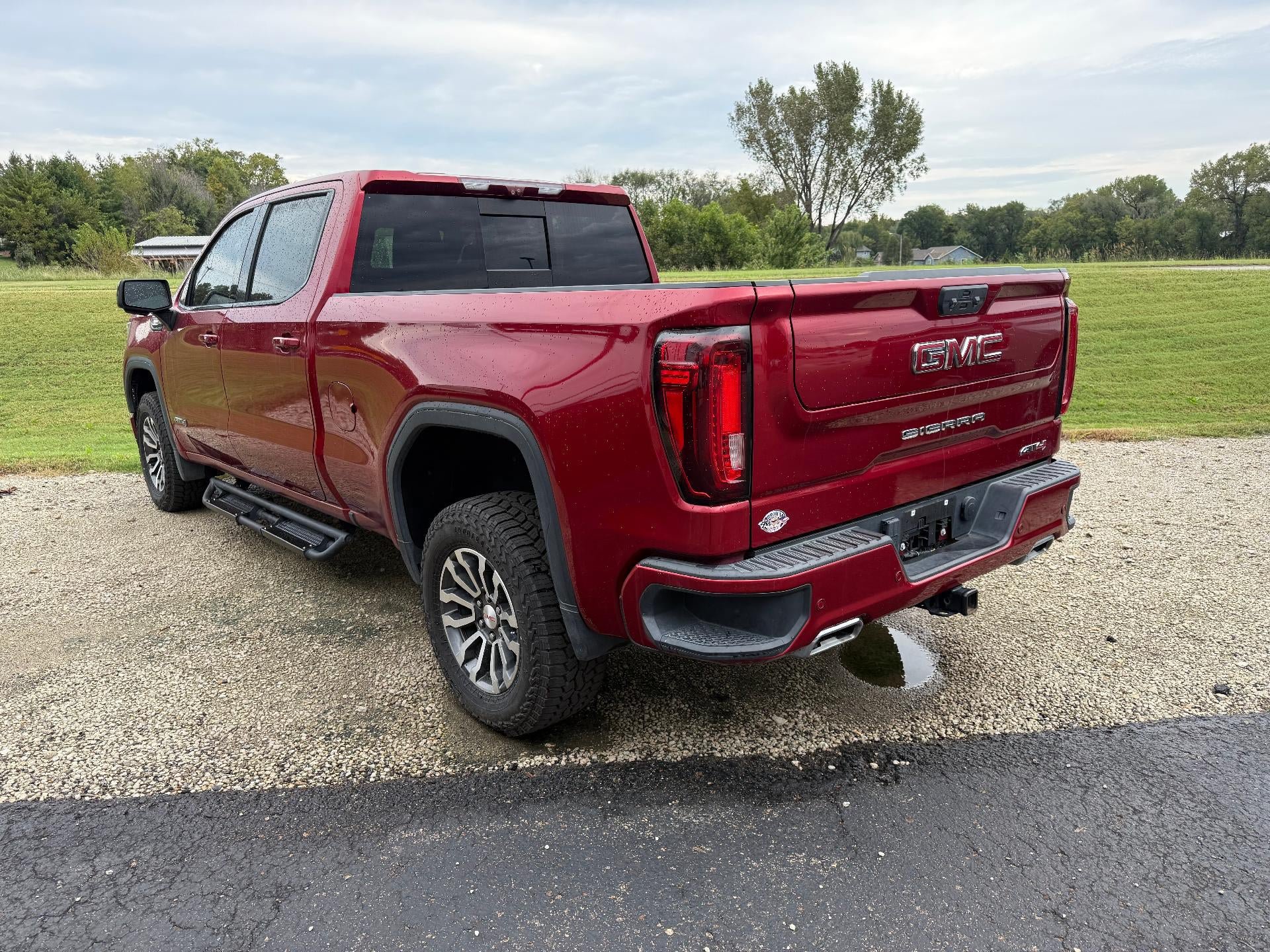 Used 2023 GMC Sierra 1500 AT4 w/ Technology Package AWD/4WD image 3