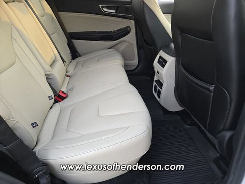 Used 2018 Ford Edge Titanium w/ Equipment Group 302A AWD/4WD image 16