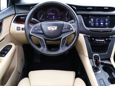 Used 2017 Cadillac XT5 Luxury image 8